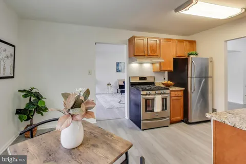 $275,000 | 886 College Parkway, Unit 304, Rockville, MD 20850