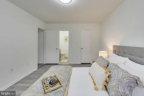 $275,000 | 886 College Parkway, Unit 304, Rockville, MD 20850