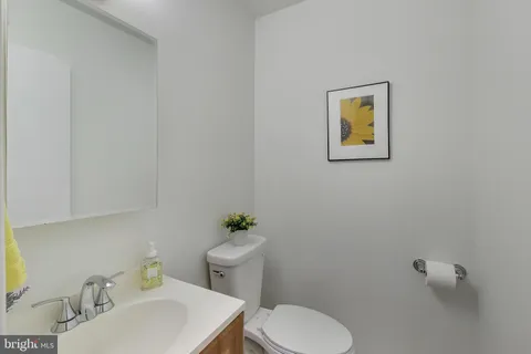 $275,000 | 886 College Parkway, Unit 304, Rockville, MD 20850