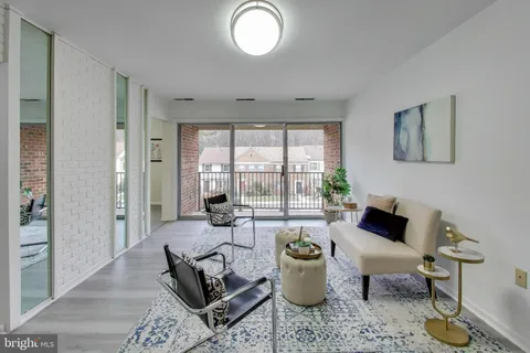 $275,000 | 886 College Parkway, Unit 304, Rockville, MD 20850