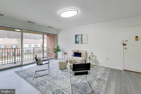 $275,000 | 886 College Parkway, Unit 304, Rockville, MD 20850