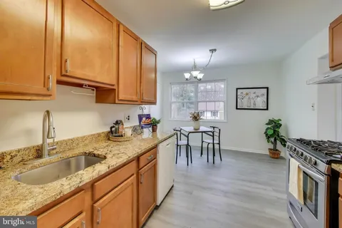 $275,000 | 886 College Parkway, Unit 304, Rockville, MD 20850