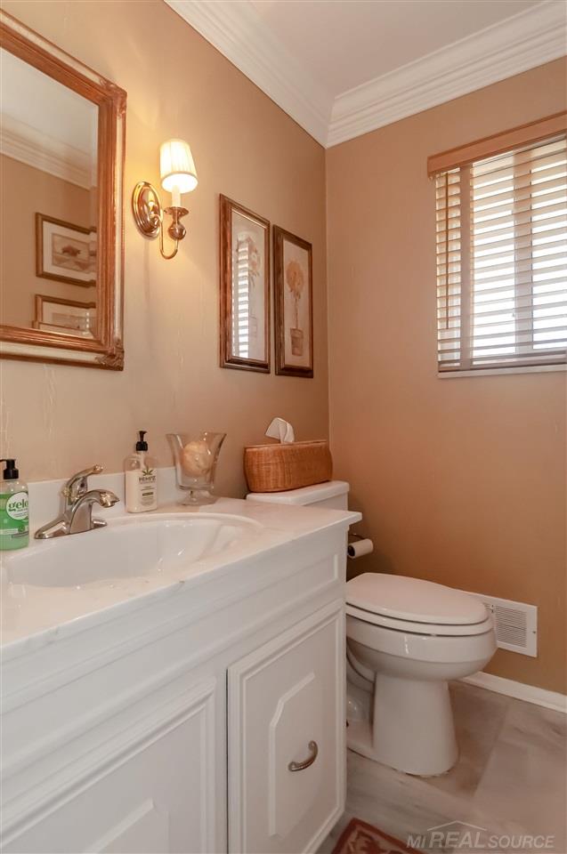 692 Canterbury Road Grosse Pointe, MI 48236 - Photo 26 of 65 50071726-25.JPG