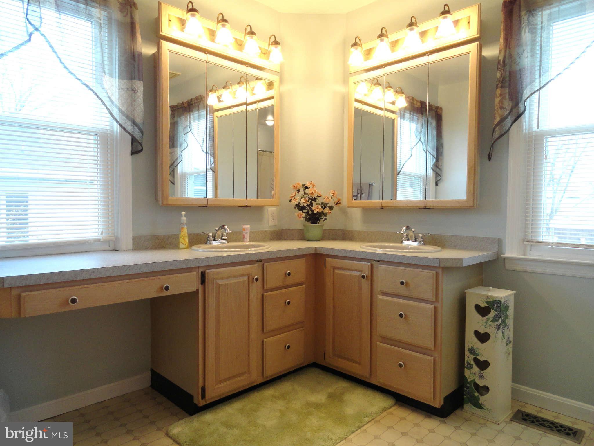 613 George Avenue Baltimore, MD 21221 - Photo 15 of 30 Dual Vanities w/Make-up Area, Newly Painted