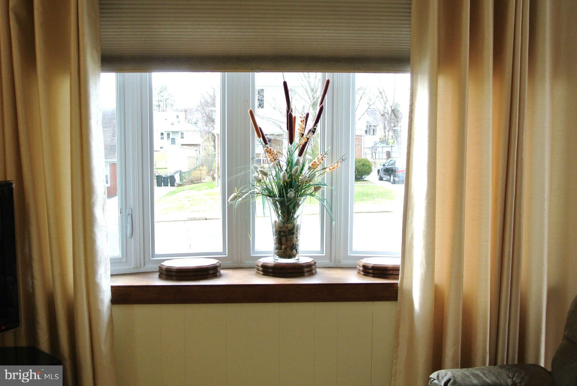 613 George Avenue Baltimore, MD 21221 - Photo 6 of 30 Amazing Picture Window to Enjoy the Sunlight