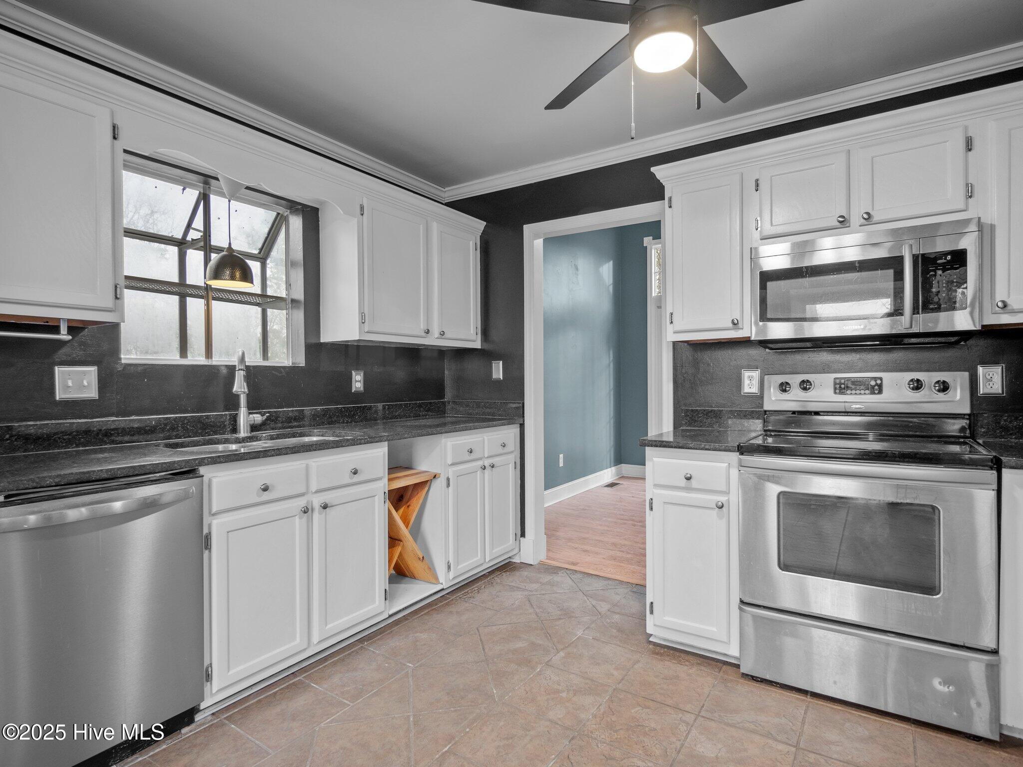 705 Riva Ridge Road Sneads Ferry, NC 28460 - Photo 8 of 31 Kitchen