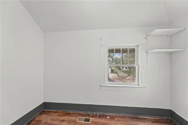 $116,500 | 210 East 12th Street, Ottawa, KS 66067