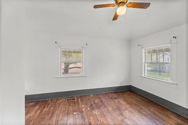 $116,500 | 210 East 12th Street, Ottawa, KS 66067