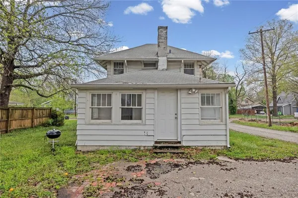 $116,500 | 210 East 12th Street, Ottawa, KS 66067