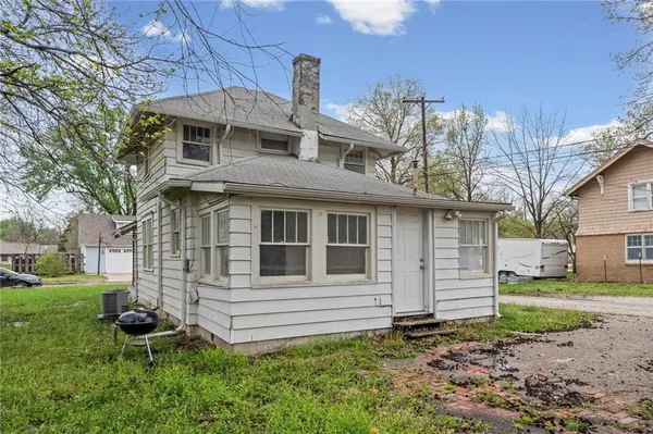 $116,500 | 210 East 12th Street, Ottawa, KS 66067