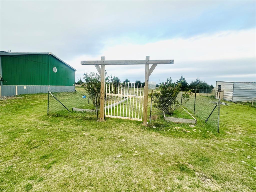 219 County Road 2723 Decatur, TX 76234 - Photo 9 of 26 a view of a garden