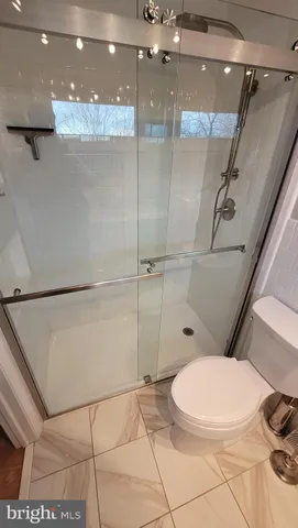 a view of empty room with window