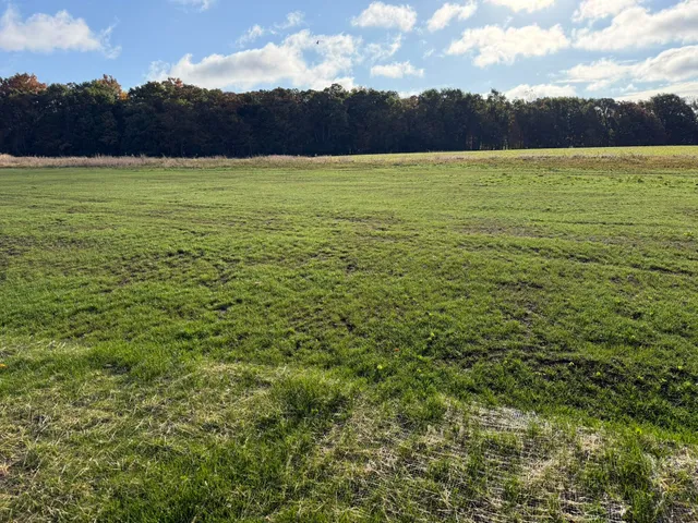 $179,900 | 998 Highridge Court, Unit LT5, Hubertus, WI 53033