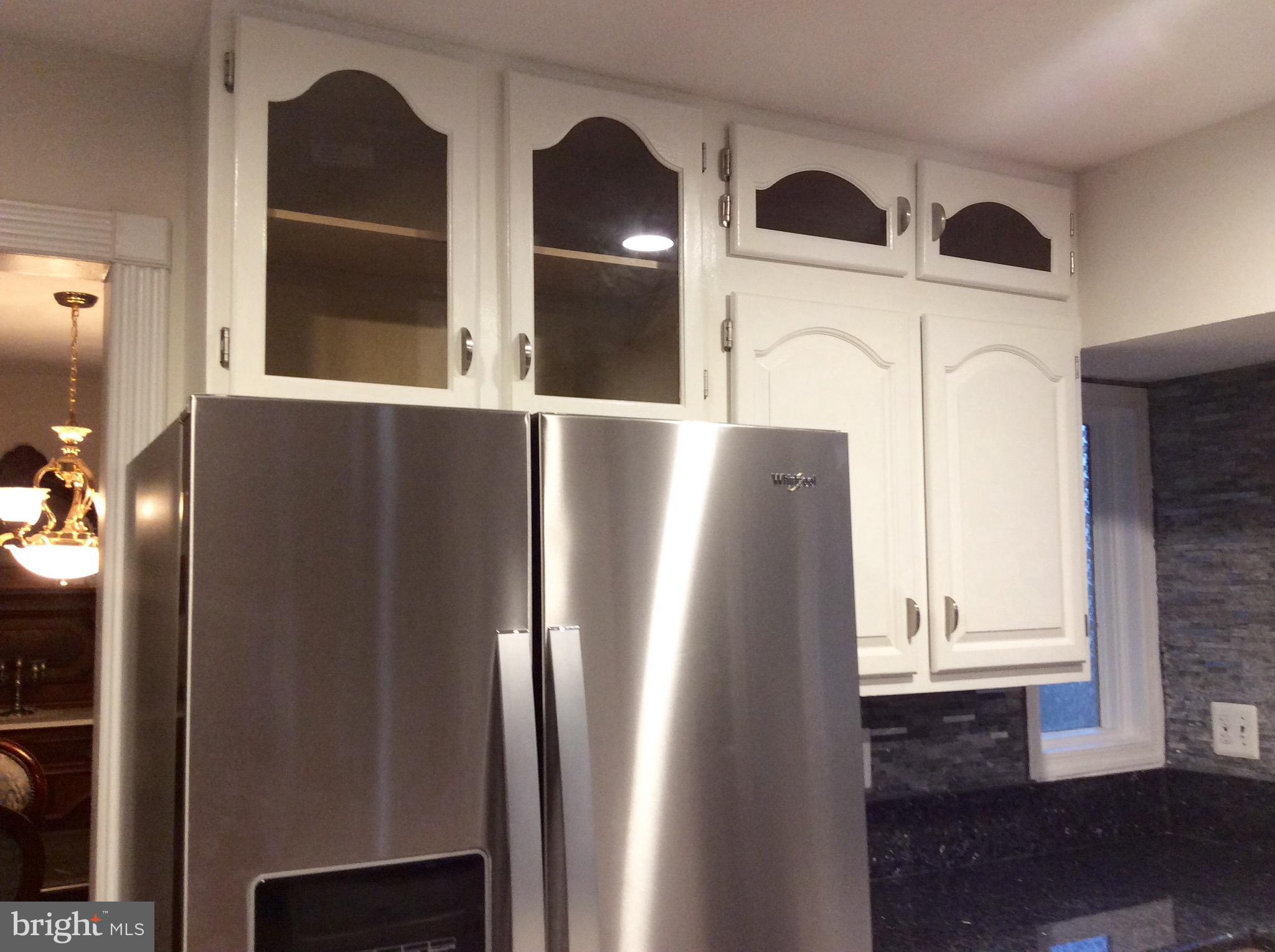 54 Rutherford Circle Sterling, VA 20165 - Photo 21 of 58 SOME GLASS CABINET DOORS