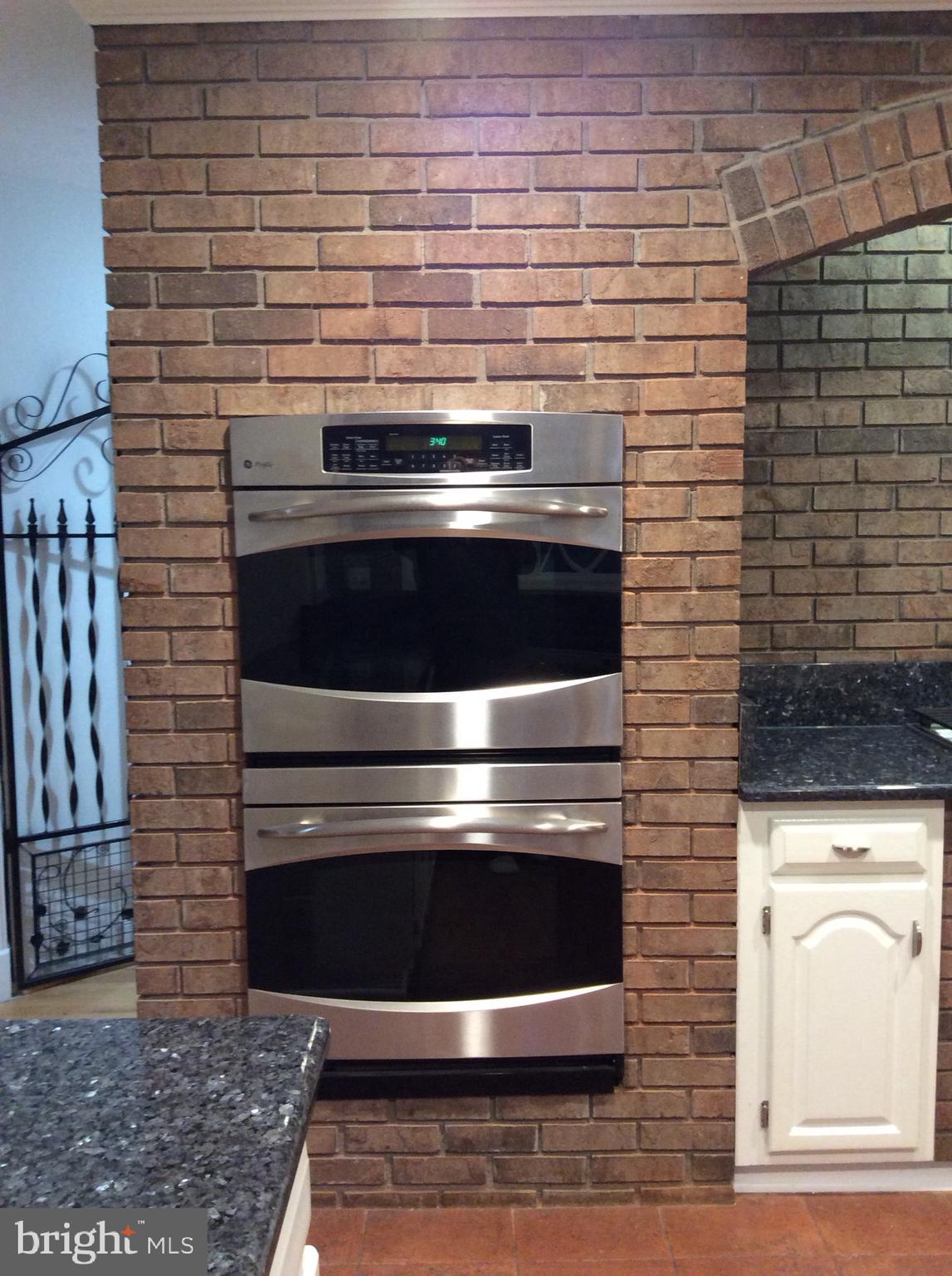 54 Rutherford Circle Sterling, VA 20165 - Photo 23 of 58 DOUBLE INVECTION OVENS