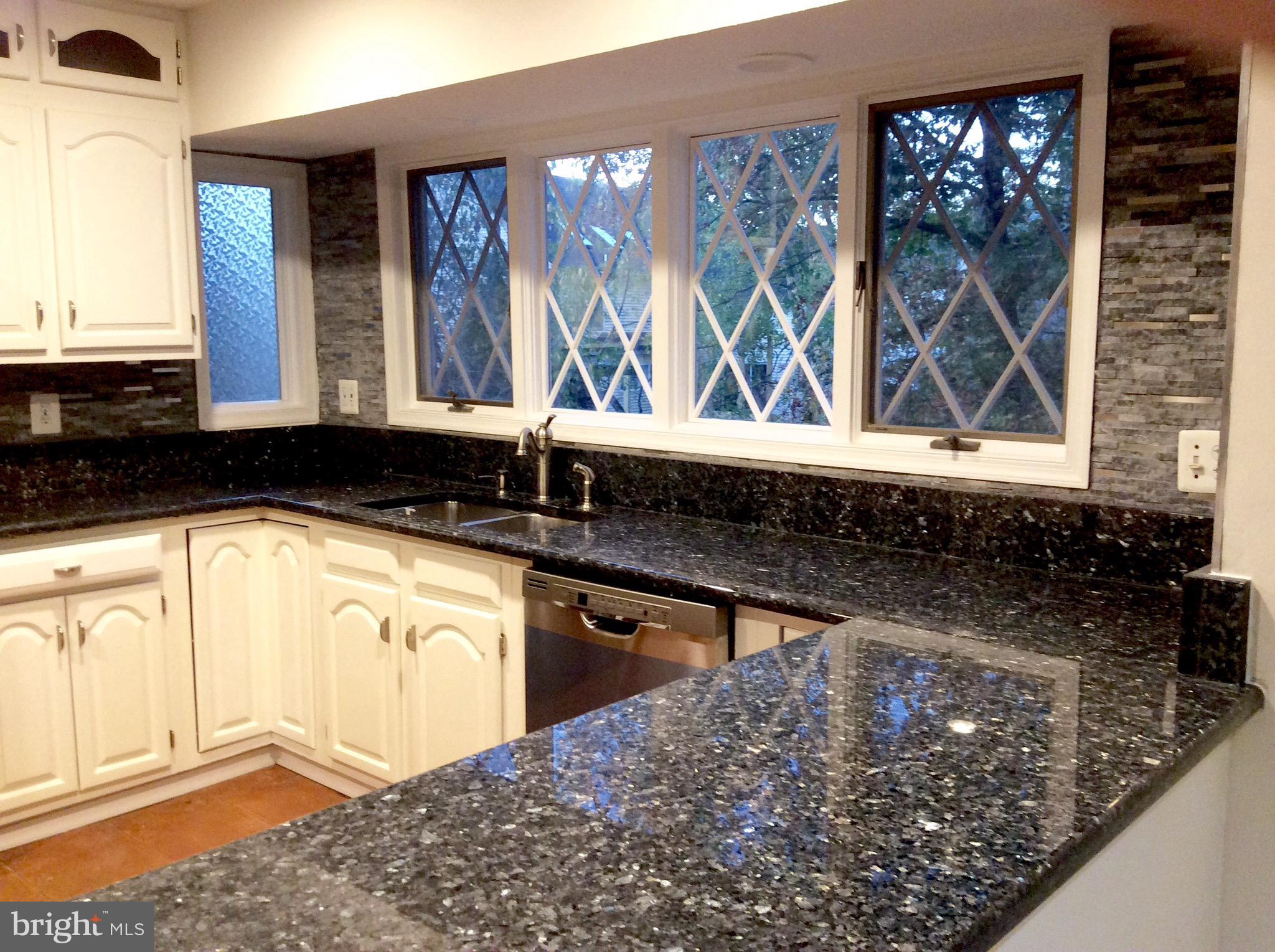 54 Rutherford Circle Sterling, VA 20165 - Photo 26 of 58 FINE GRANITE COUNTERTOPS