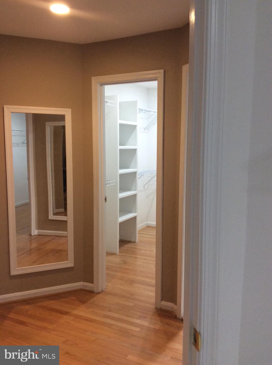 54 Rutherford Circle Sterling, VA 20165 - Photo 49 of 58 DRESSING AREA