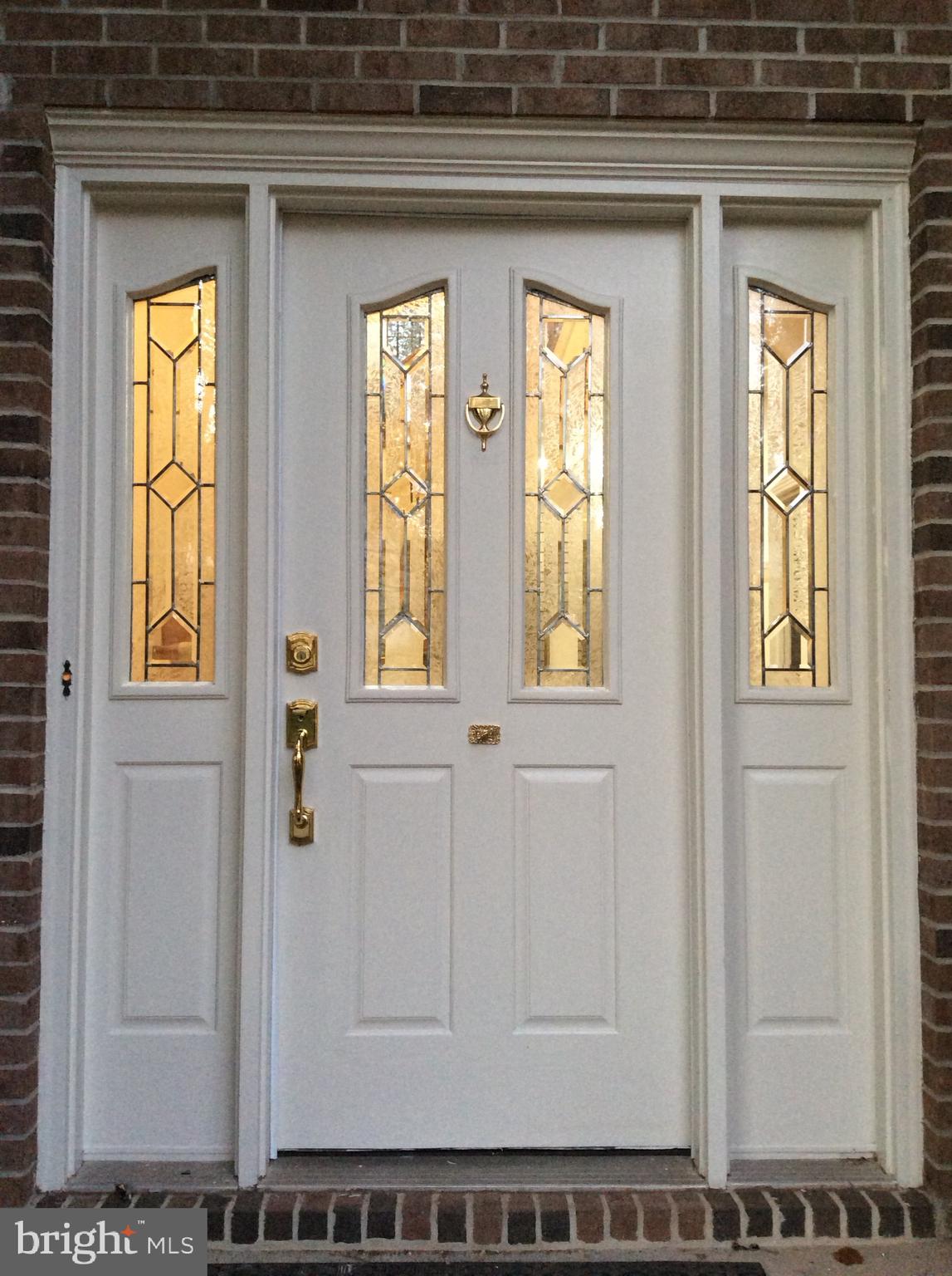 54 Rutherford Circle Sterling, VA 20165 - Photo 6 of 58 FRONT DOOR WITH LEADED GLASS