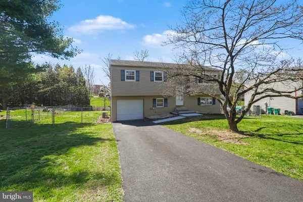 $2,150 | 3912 Brookridge Drive, Mechanicsburg, PA 17050