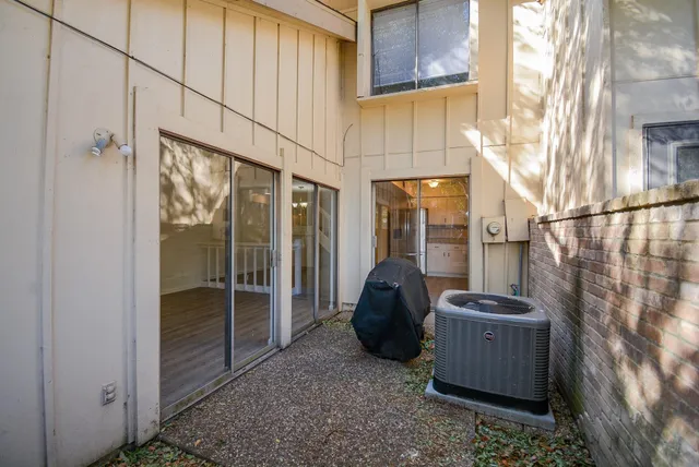 $215,000 | 3206 Windchase Boulevard, Unit 471, Houston, TX 77082