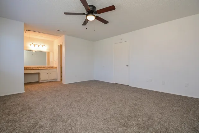 $215,000 | 3206 Windchase Boulevard, Unit 471, Houston, TX 77082