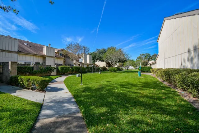 $215,000 | 3206 Windchase Boulevard, Unit 471, Houston, TX 77082