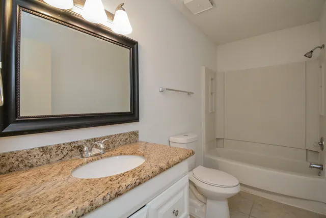 $215,000 | 3206 Windchase Boulevard, Unit 471, Houston, TX 77082