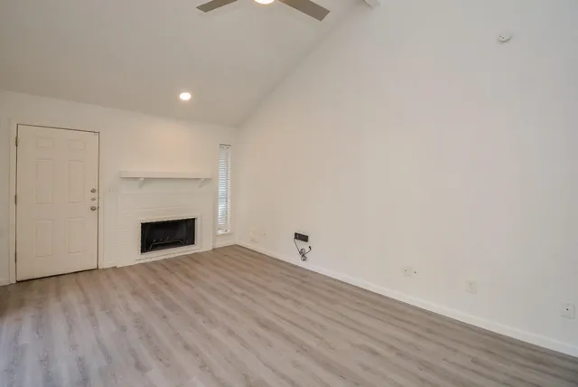 $215,000 | 3206 Windchase Boulevard, Unit 471, Houston, TX 77082