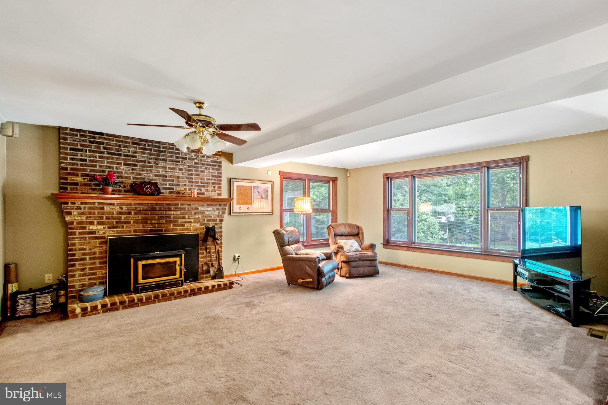 97 Democrat Road Mickleton, NJ 08056 - Photo 18 of 38 Living Room