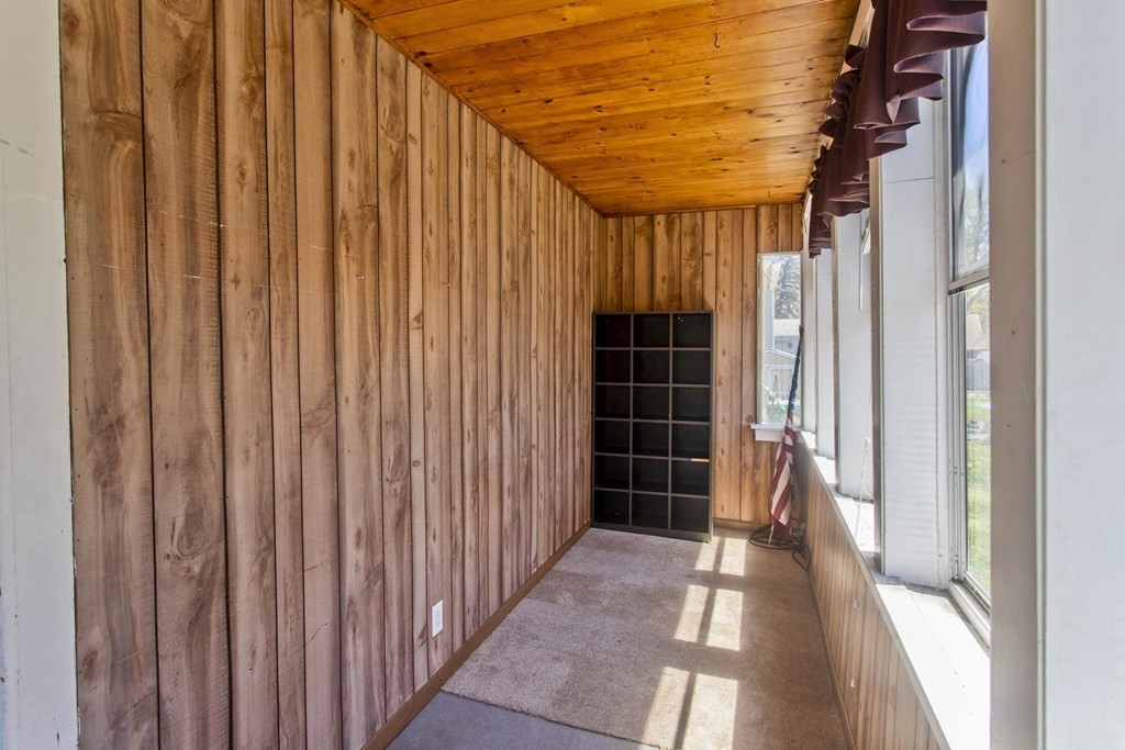 4 Laurel Street Chicopee, MA 01020 - Photo 27 of 35