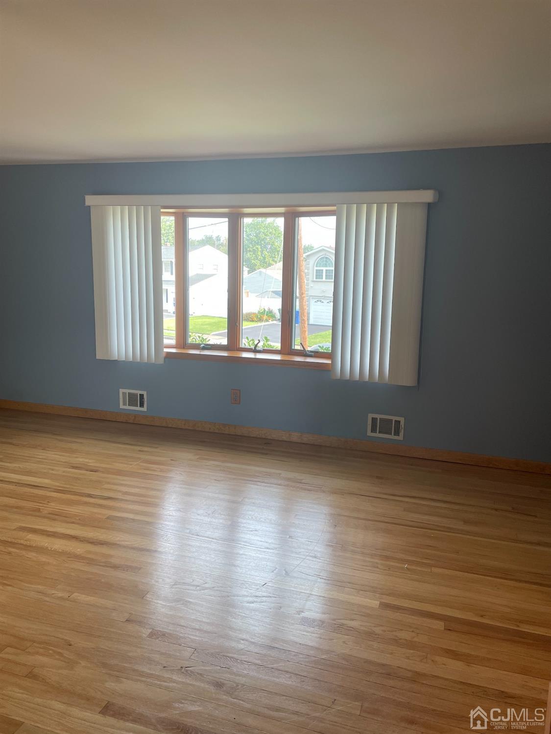 198 Winding Road Iselin, NJ 08830 - Photo 11 of 19 Gallery Image 11