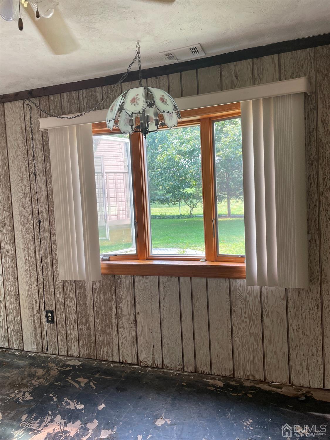 198 Winding Road Iselin, NJ 08830 - Photo 15 of 19 Gallery Image 15