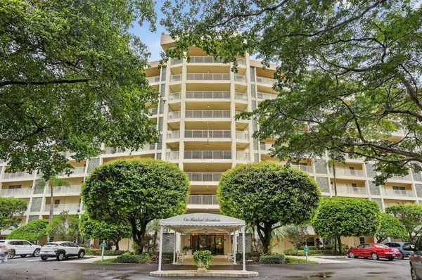 $2,200 | 3499 Oaks Way, Unit 105, Pompano Beach, FL 33069