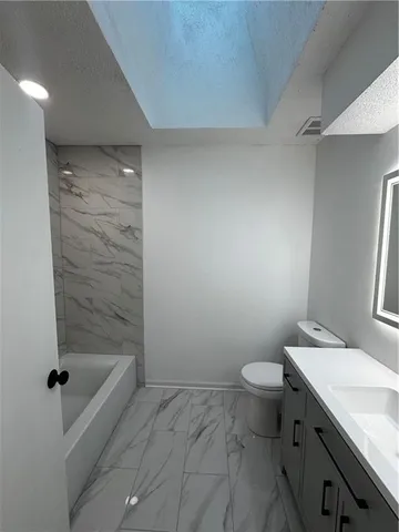 $324,900 | 14401 St Andrews Drive, Grandview, MO 64030