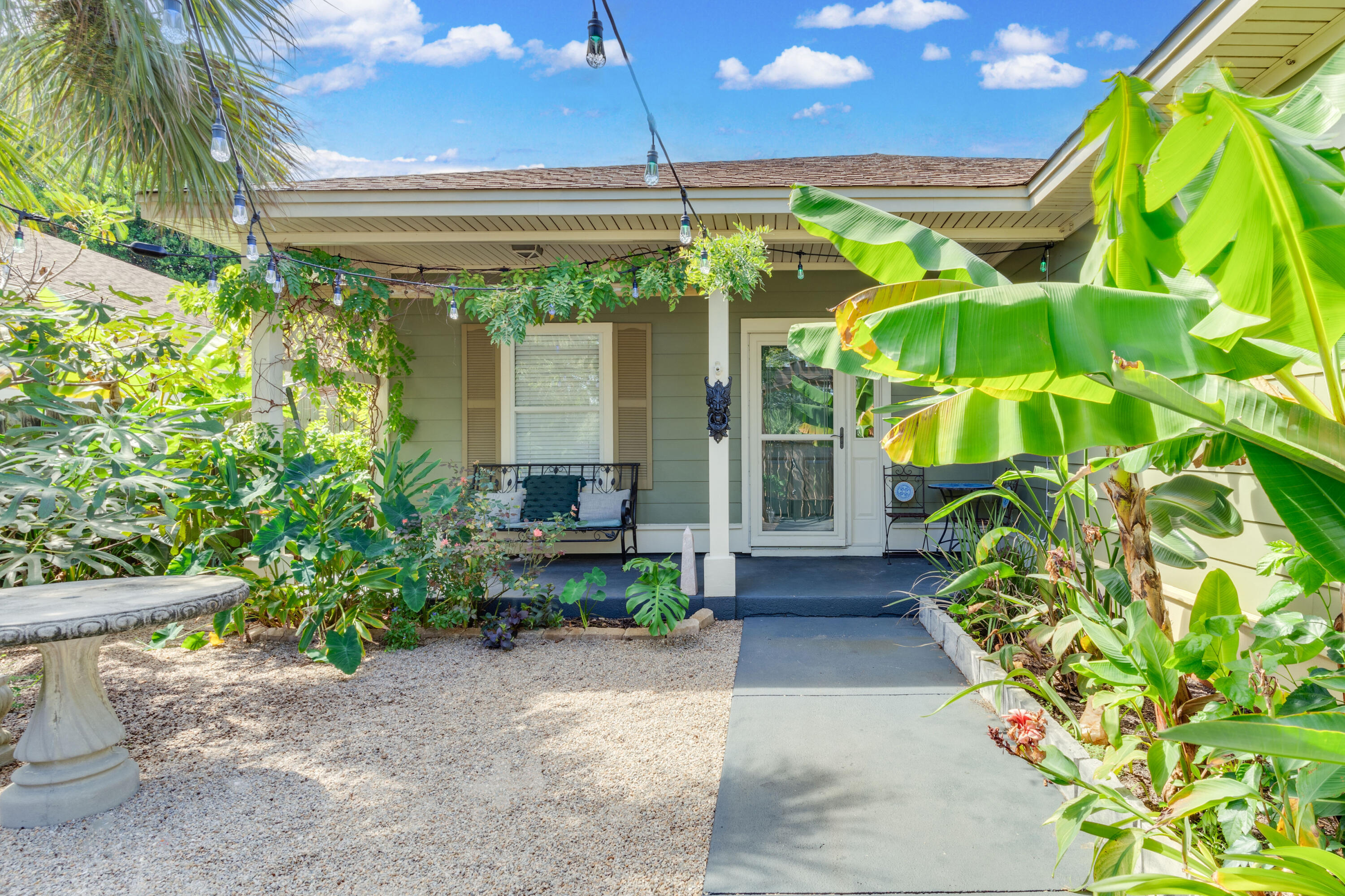 329 Main Street Destin, FL 32541 - Photo 5 of 35 329MainSt_20240930_037enfused2-Edit