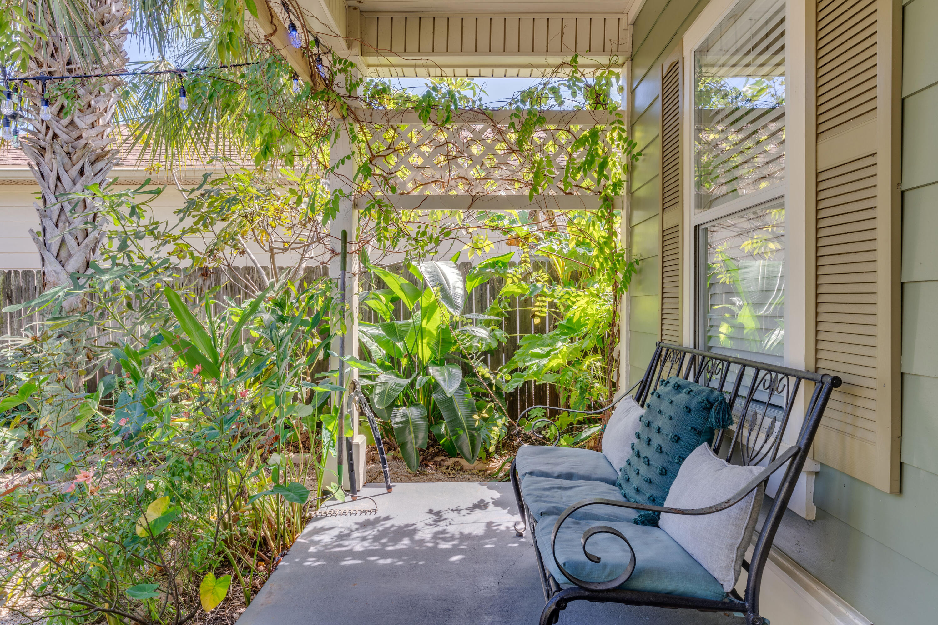 329 Main Street Destin, FL 32541 - Photo 6 of 35 329MainSt_20240930_052enfused