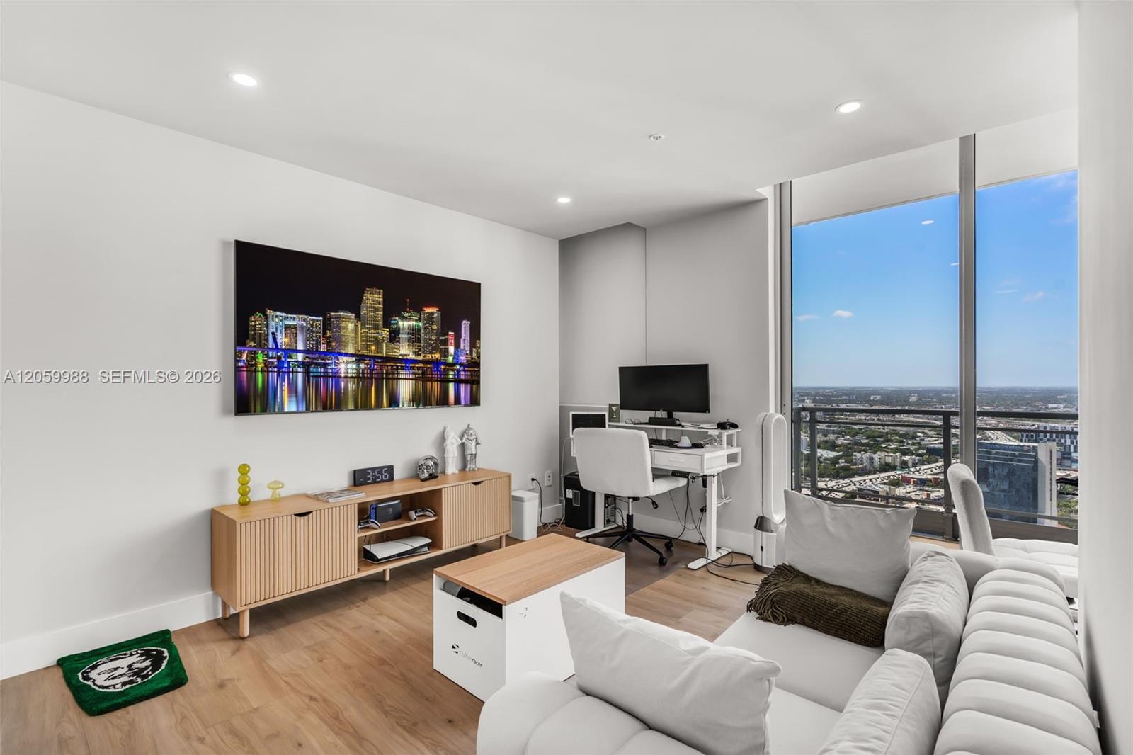92 Southwest 3rd Street, Unit 5204 Miami, FL 33130 - Photo 9 of 49 Gallery Image 9