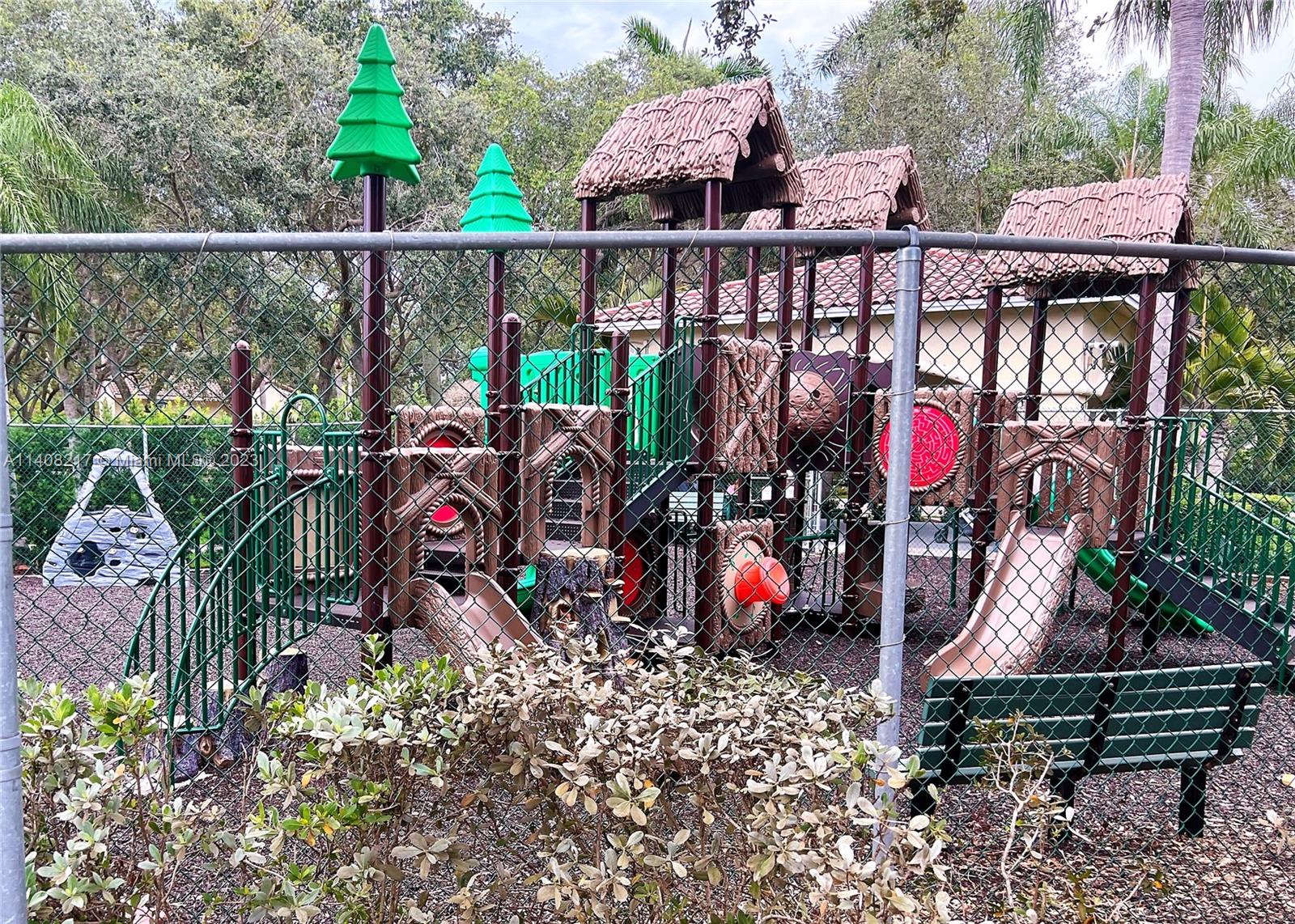 Oakridge Hollywood, FL 33312 - Photo 29 of 33 a view of a dinning room with furniture
