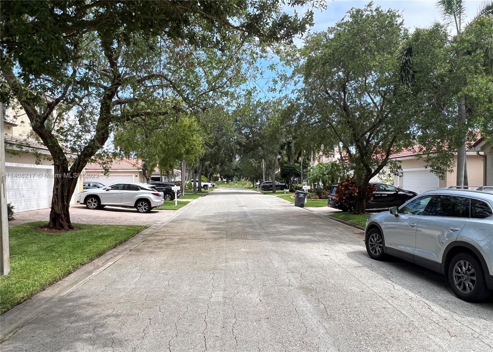 Oakridge Hollywood, FL 33312 - Photo 32 of 33 a view of car parked on the side of the house