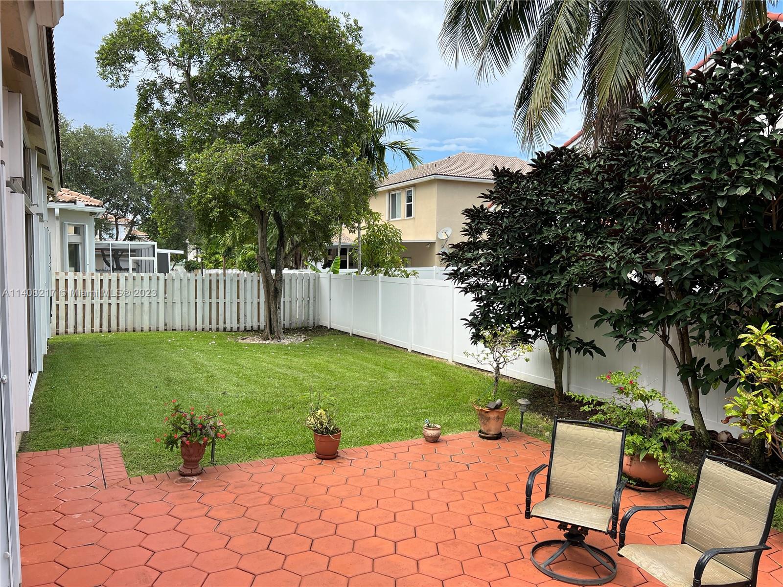 Oakridge Hollywood, FL 33312 - Photo 5 of 33 a view of a backyard with sitting area