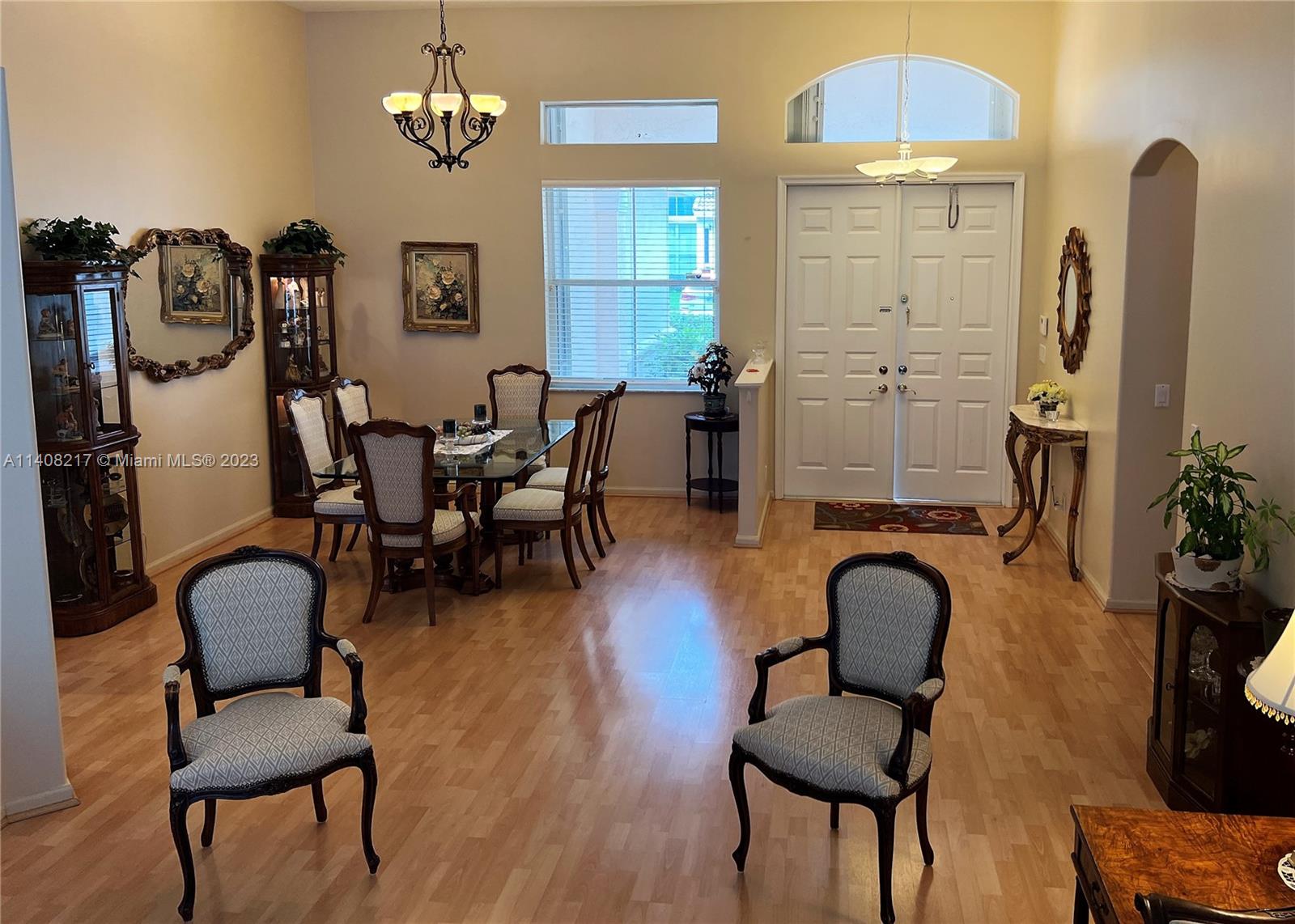 Oakridge Hollywood, FL 33312 - Photo 9 of 33 a view of a livingroom with furniture and a chandelier