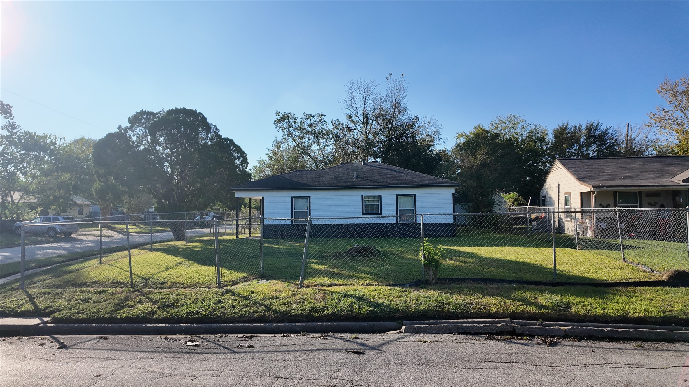 7358 Forrestal Street Houston, TX 77033 - Photo 22 of 25 front view of a house with a yard