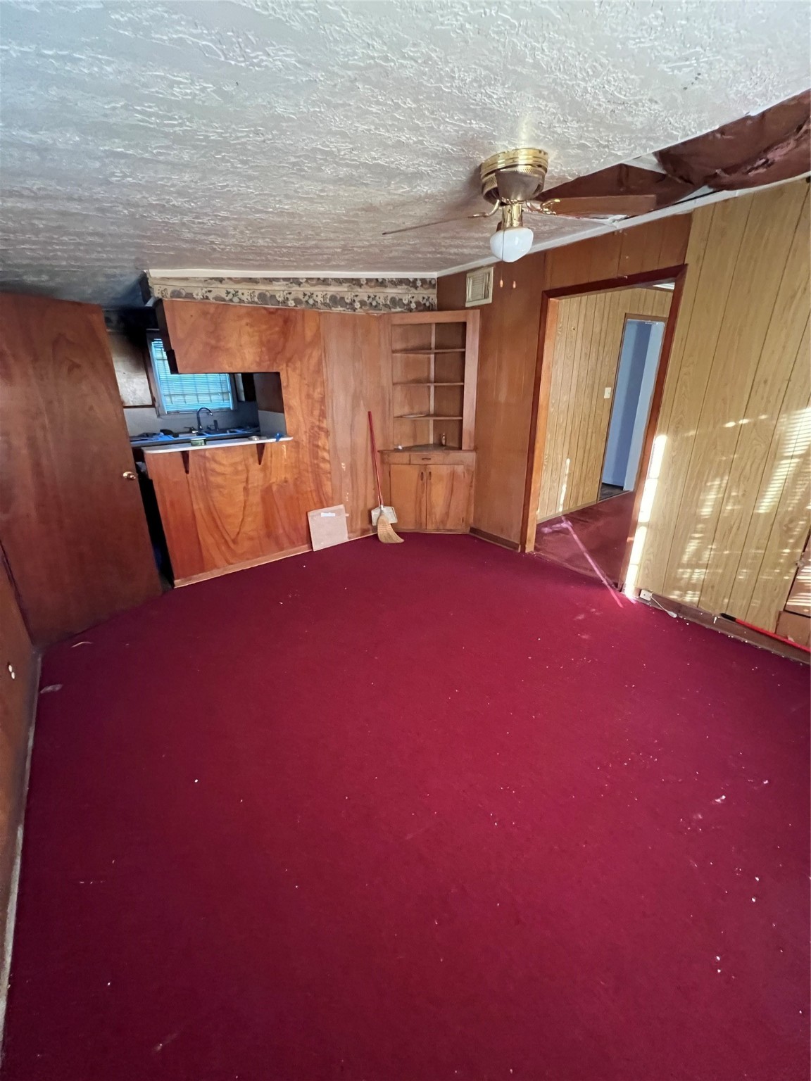 7358 Forrestal Street Houston, TX 77033 - Photo 5 of 25 a view of empty room with front door