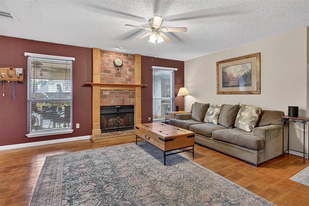 805 Fall Drive Allen, TX 75002 - Photo 8 of 21 Living Room