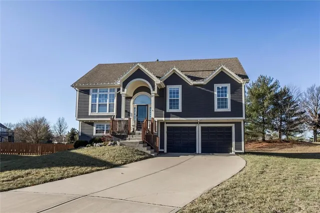 $400,000 | 21481 West 119th Terrace, Olathe, KS 66061