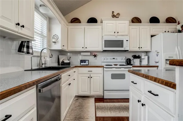 $400,000 | 21481 West 119th Terrace, Olathe, KS 66061