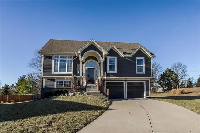 $400,000 | 21481 West 119th Terrace, Olathe, KS 66061