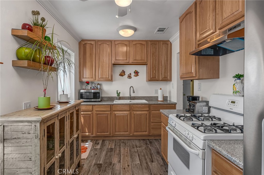 9504 Van Ruiten Street Bellflower, CA 90706 - Photo 11 of 32