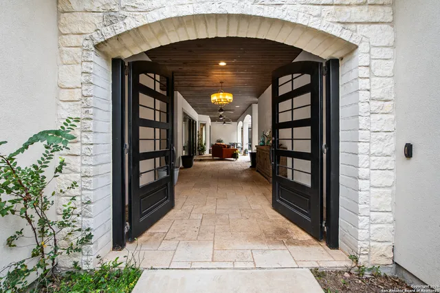 $1,375,000 | 8614 Wild Wind, Garden Ridge, TX 78266