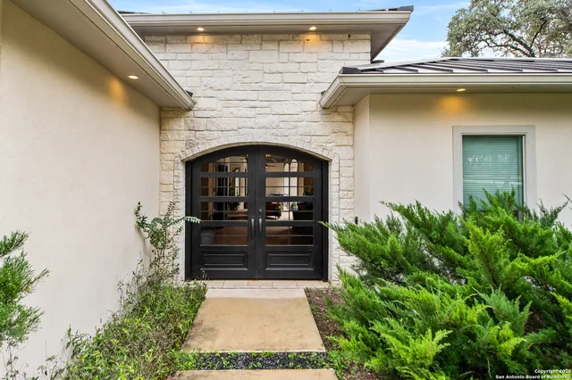 $1,375,000 | 8614 Wild Wind, Garden Ridge, TX 78266